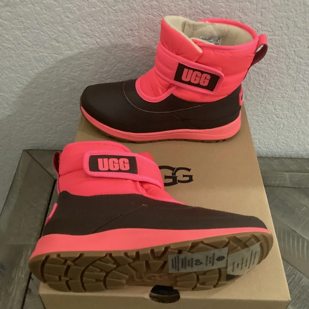 UGG® Kids' Taney Water Repellent Fleece & Genuine Shearling Lined Boot, size 3
